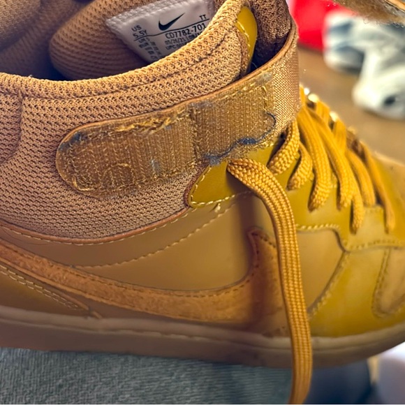 Youth 5.5 Nike